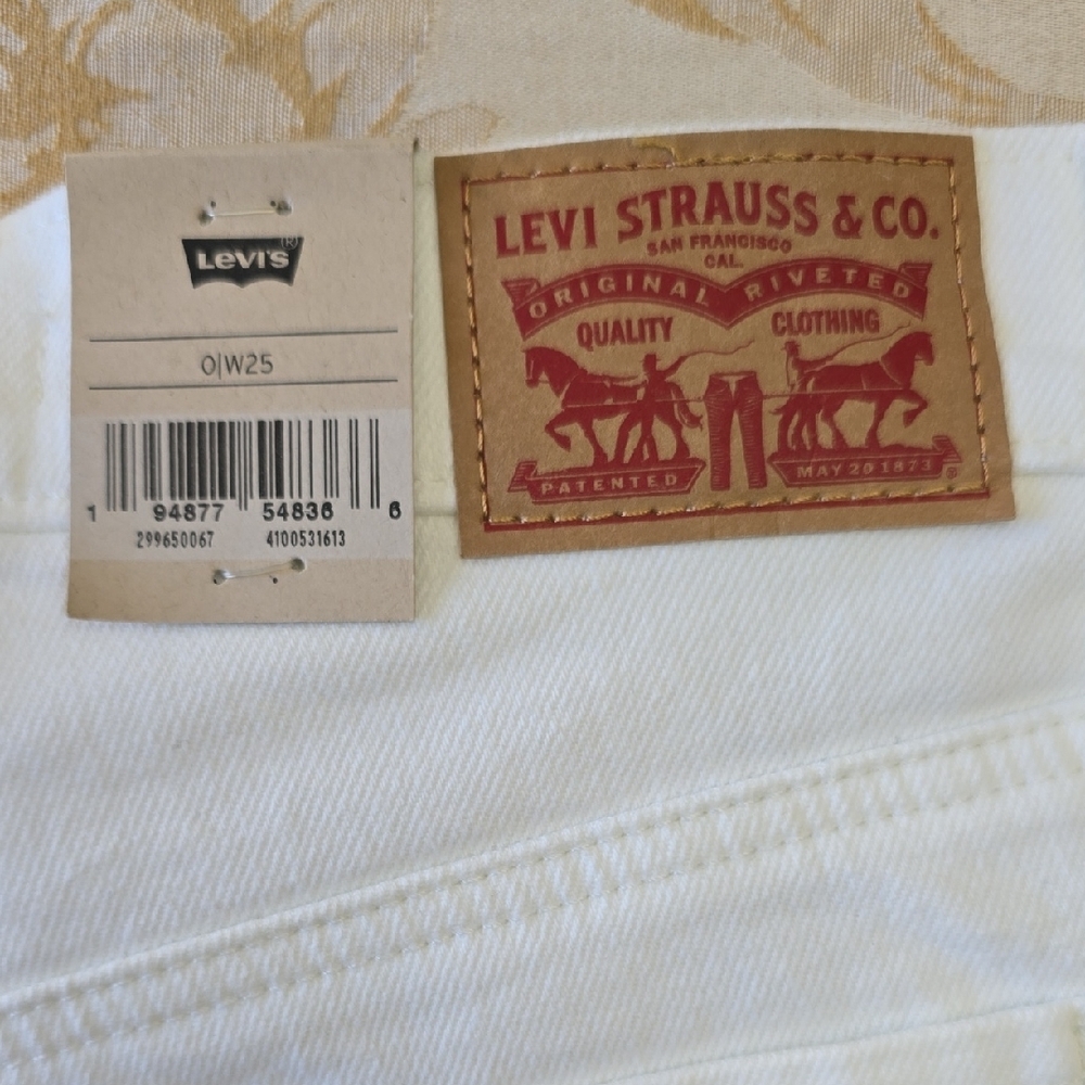 Levi's White Mid Rise Rolled-Hem Shorts & Distressed Blue Denim Cutoffs - Picture 3 of 9